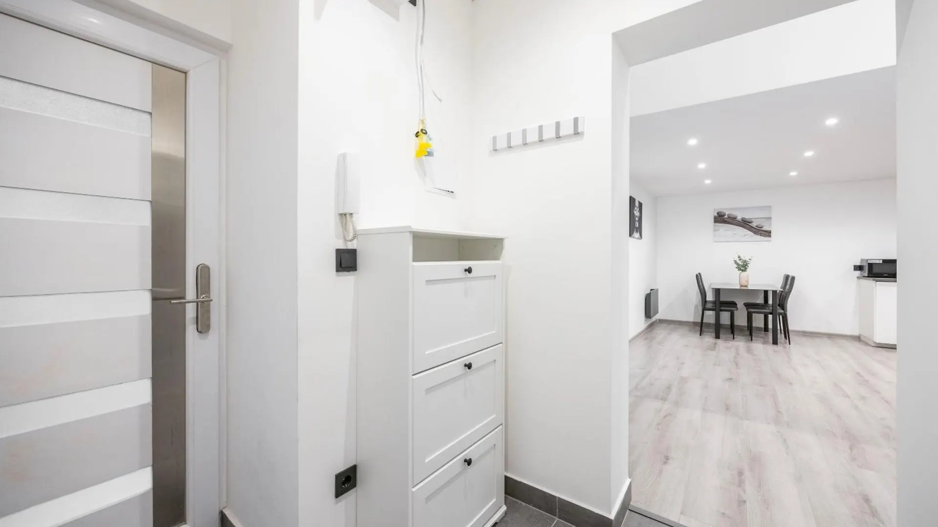 Central Minimalistic & Cozy Apartment On Joseph Boulevard 부다페스트