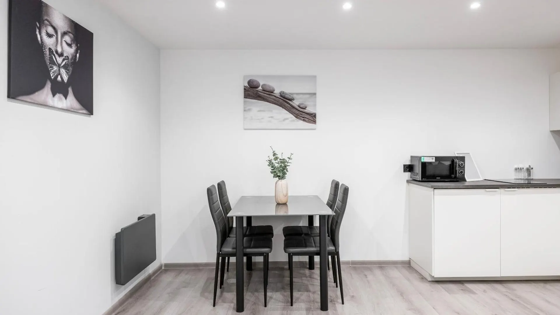 Central Minimalistic & Cozy Apartment On Joseph Boulevard 부다페스트 헝가리